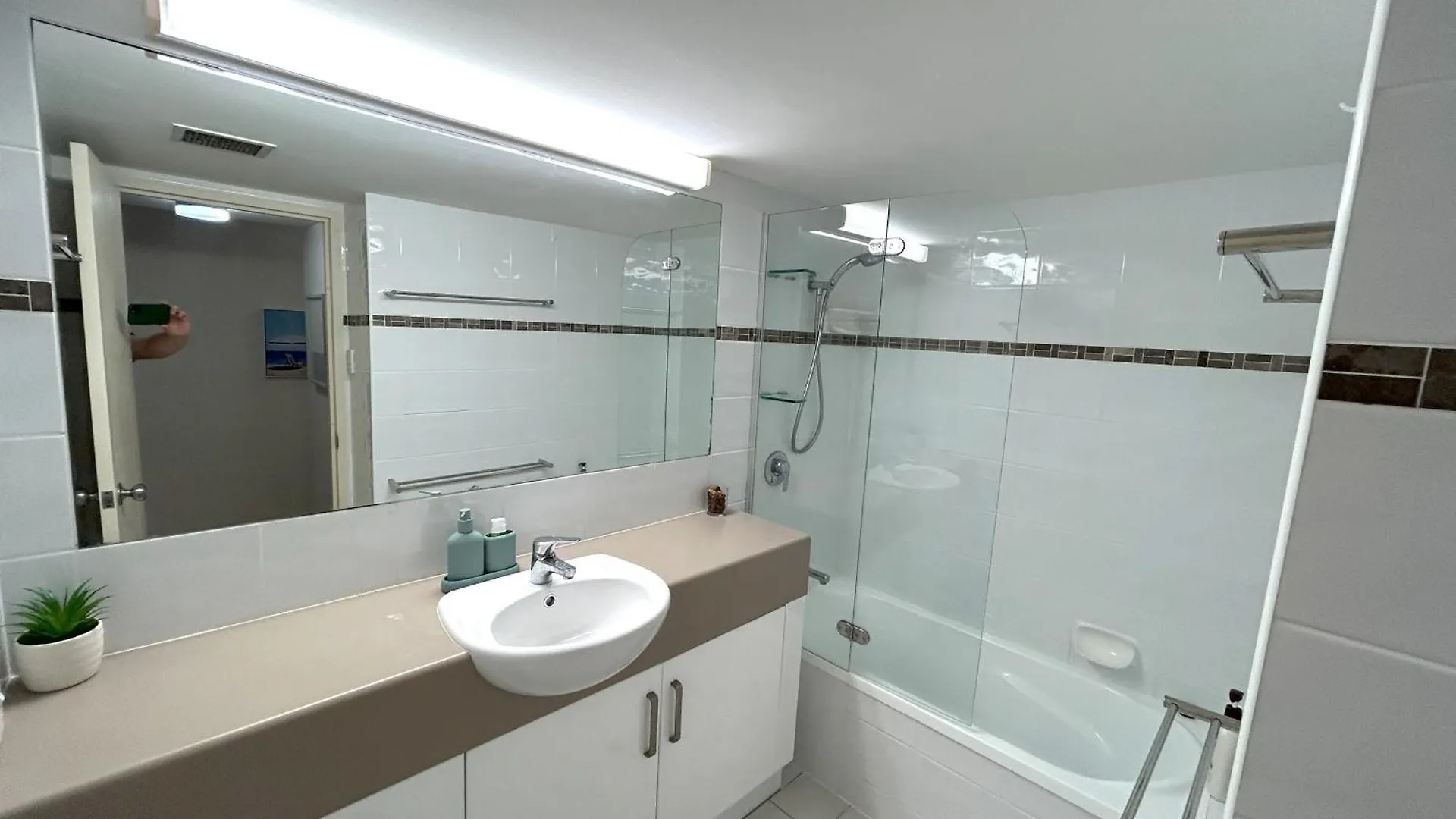 Hotel apartamentowy Burgess @ Kings Beach Apartments Caloundra